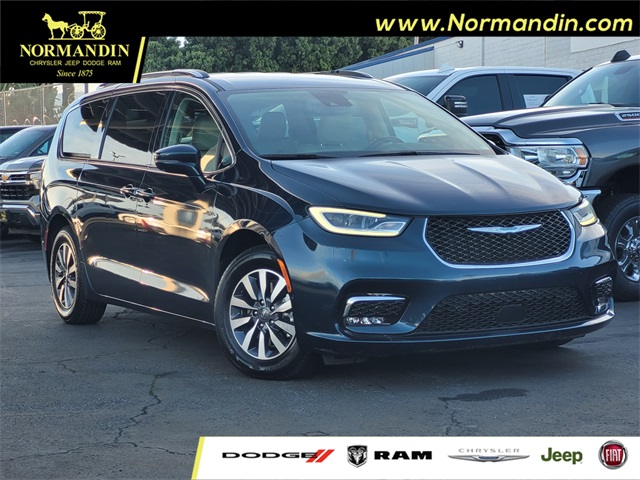 2021 Chrysler Pacifica Hybrid Touring L's photo