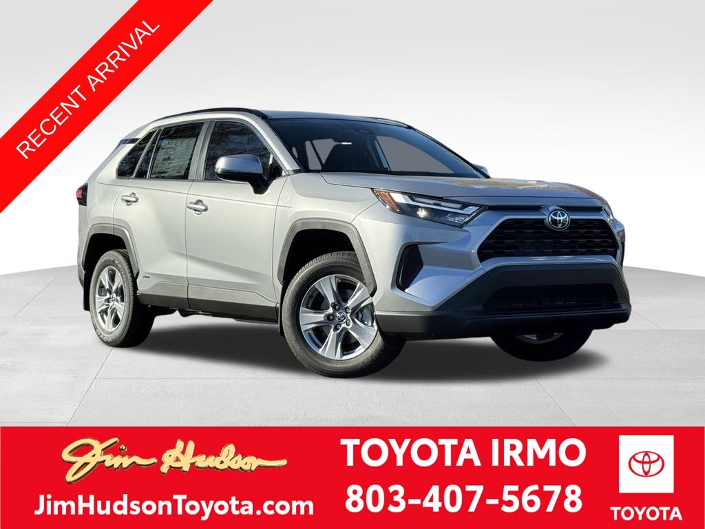 2025 Toyota RAV4 LE's photo