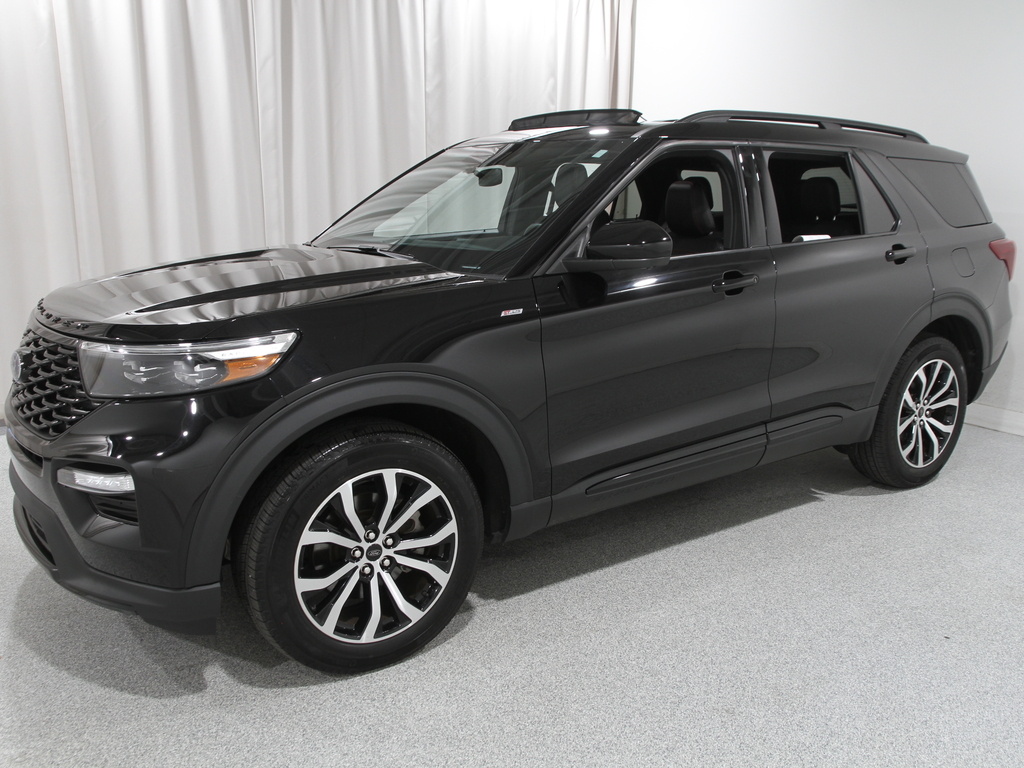2023 Ford Explorer ST-Line photo 2