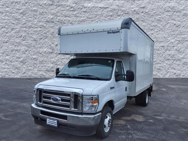 2024 Ford E-350 photo 4