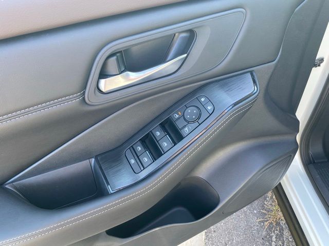 2023 Nissan Rogue SV photo 5