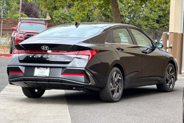 2025 Hyundai Elantra Hybrid Limited photo 2