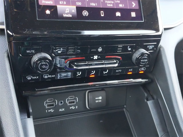 2025 Jeep Grand Cherokee Laredo Altitude photo 31