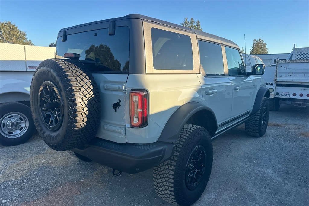 2021 Ford Bronco First Edition photo 2