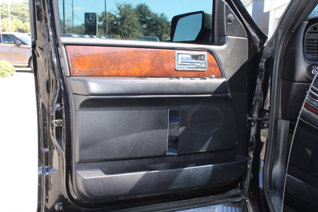 2016 Lincoln Navigator Select photo 12