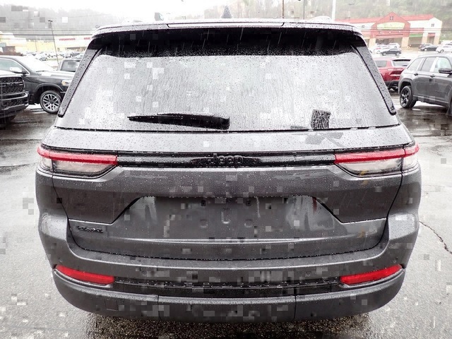 2025 Jeep Grand Cherokee Altitude photo 4