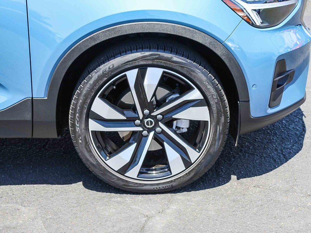 2023 Volvo XC40 Plus photo 11