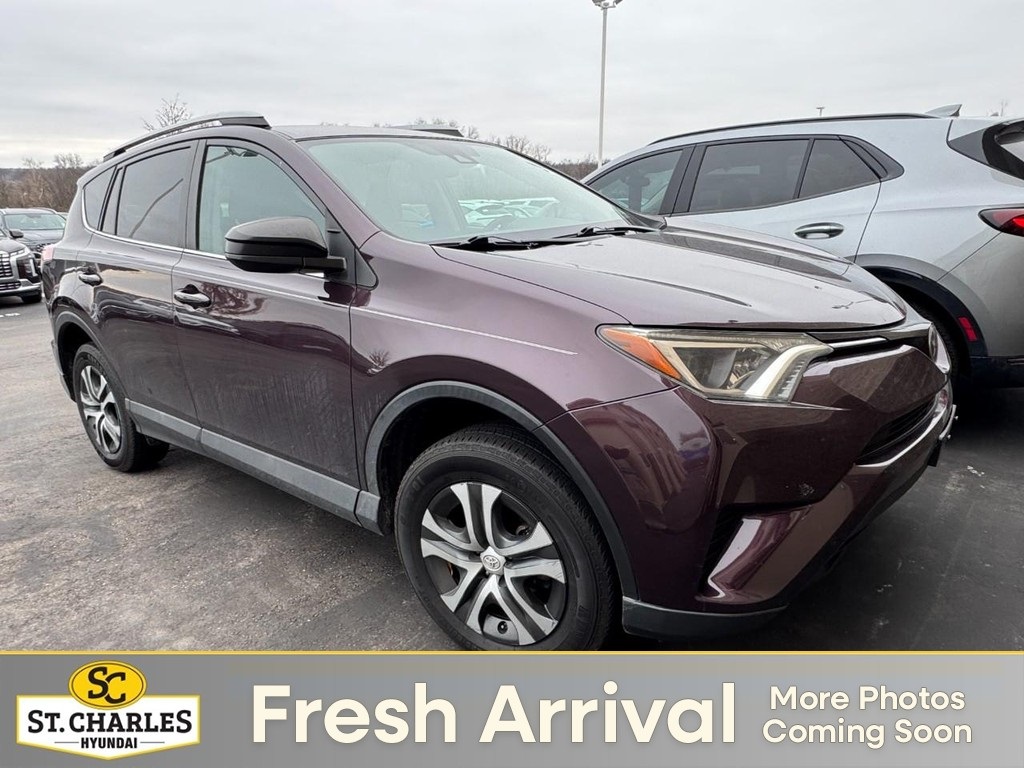 2017 Toyota RAV4 LE's photo