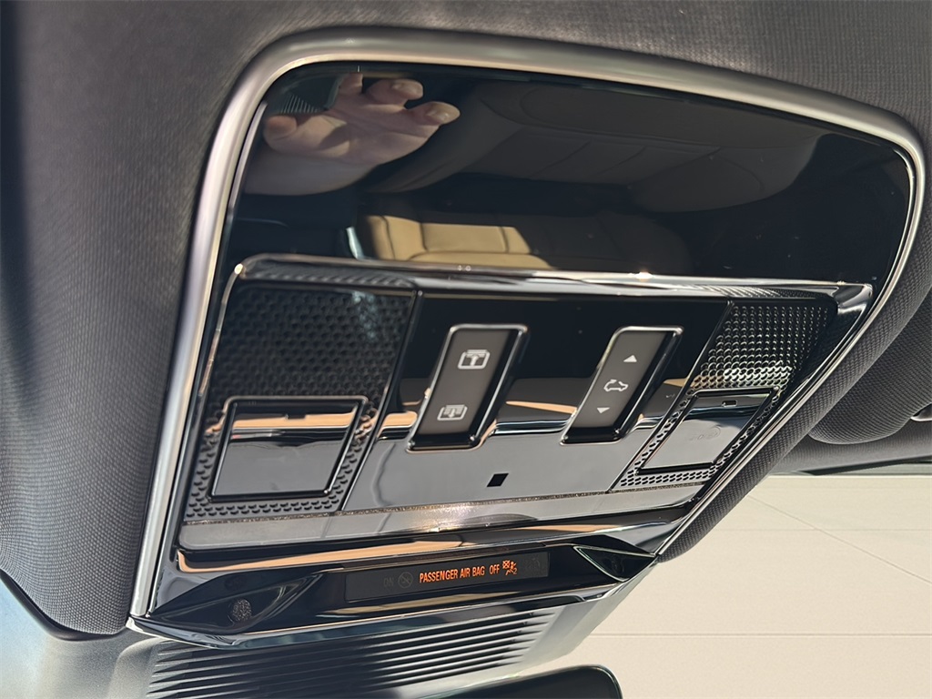 2025 Land Rover Range Rover Sport SE photo 16