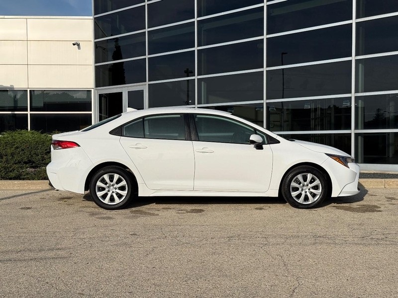 2023 Toyota Corolla LE photo 2