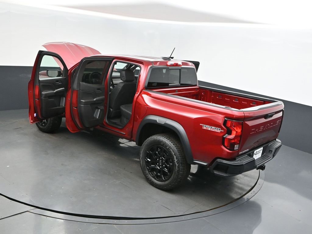 2026 Chevrolet Colorado Trail Boss photo 2