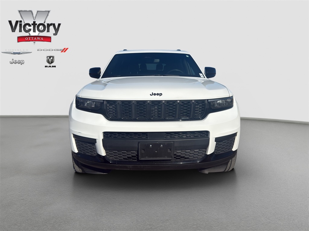 2023 Jeep Grand Cherokee Laredo Altitude photo 2