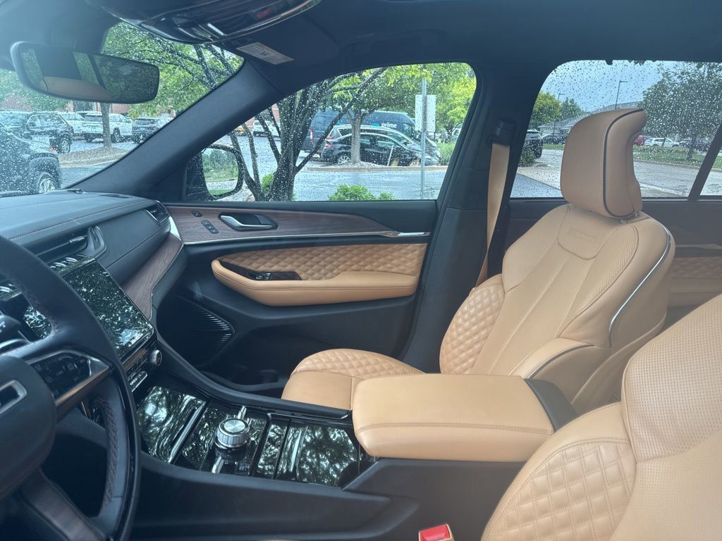 2023 Jeep Grand Cherokee Summit photo 10