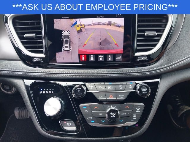 2025 Chrysler Pacifica photo 5