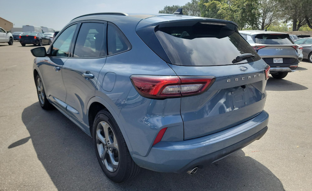 2023 Ford Escape ST-Line photo 2