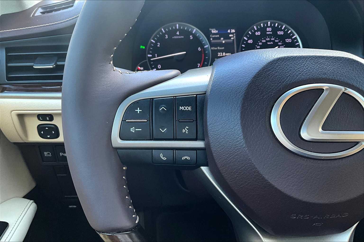 2017 Lexus ES 350 photo 21