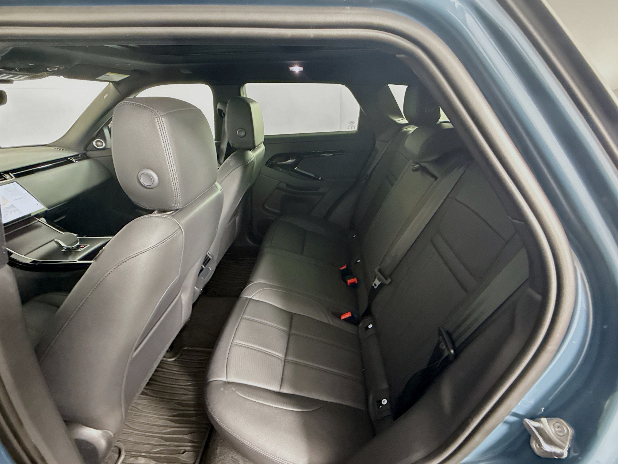2026 Land Rover Range Rover Evoque Dynamic SE photo 15