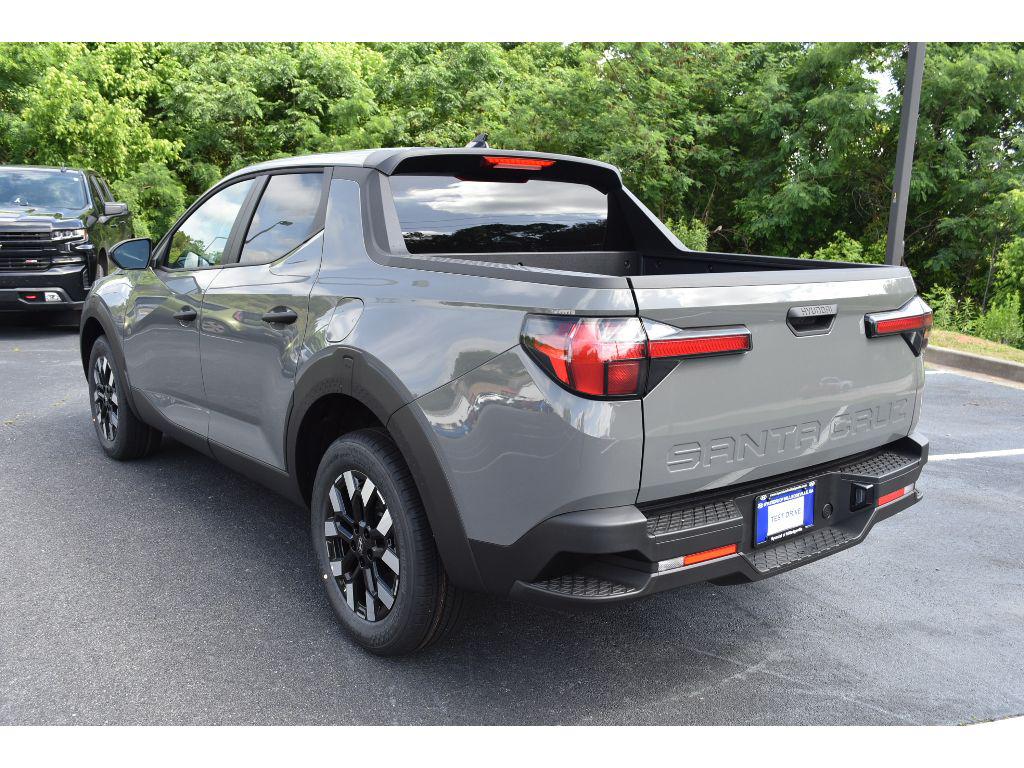 2025 Hyundai Santa Cruz SE photo 2