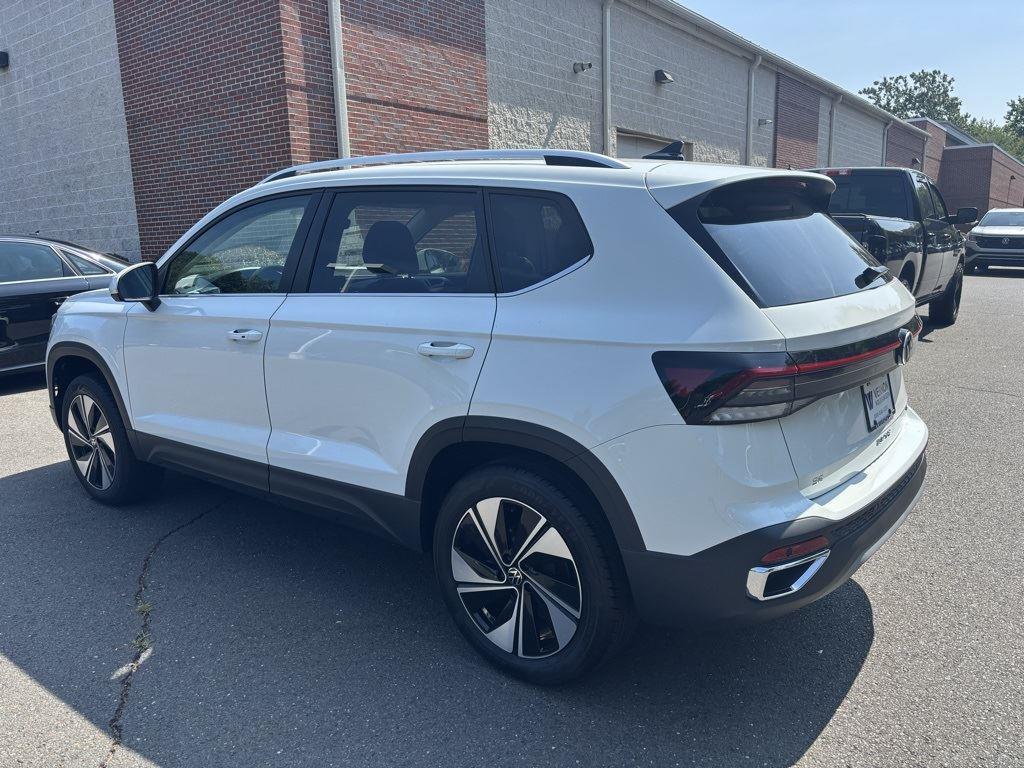 2025 Volkswagen Taos SE photo 2