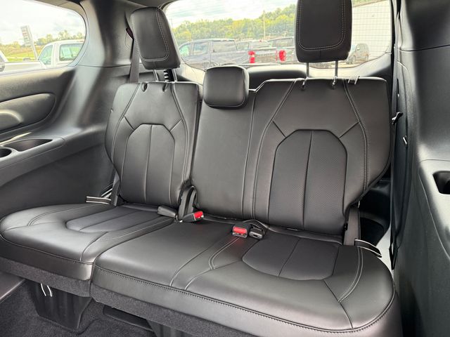 2026 Chrysler Pacifica photo 34