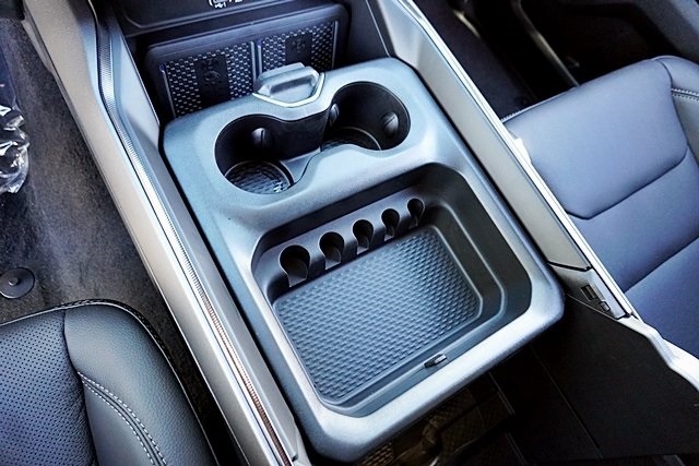 New 2026 Diamond Black Crystal Pearl-Coat Exterior Paint RAM Rebel image 40