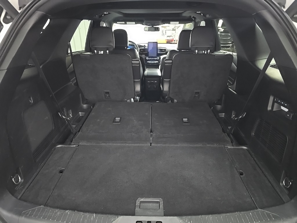 2021 Ford Explorer ST photo 12