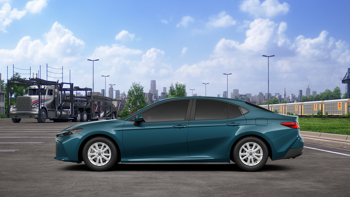 2025 Toyota Camry LE photo 4