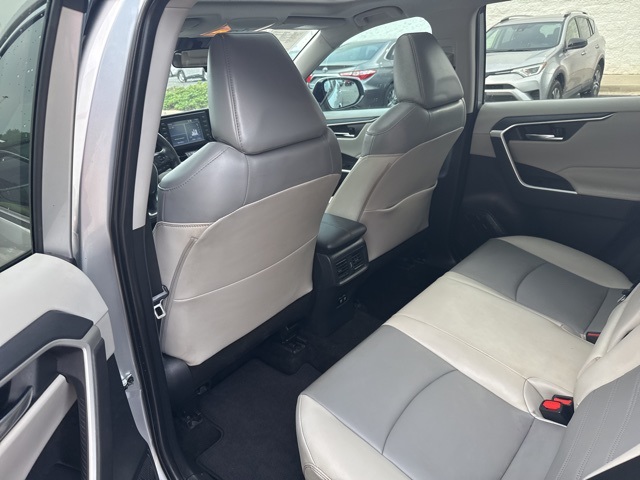2019 Toyota RAV4 XLE Premium photo 10