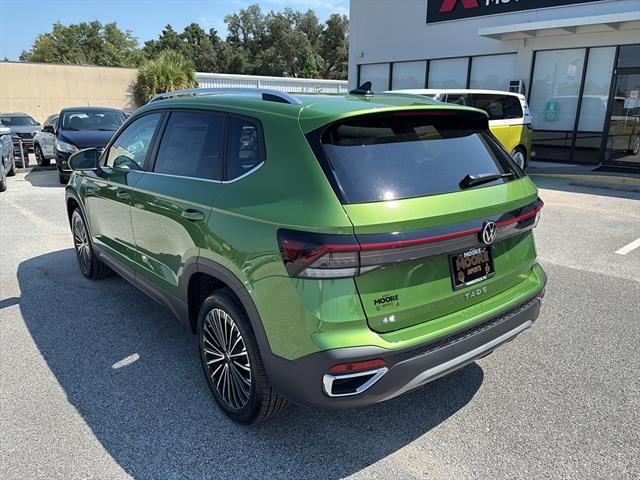 2025 Volkswagen Taos SE photo 4