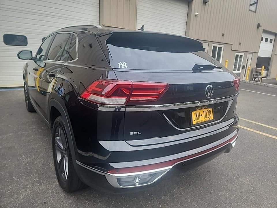 2022 Volkswagen Atlas Cross Sport SEL R-Line photo 3