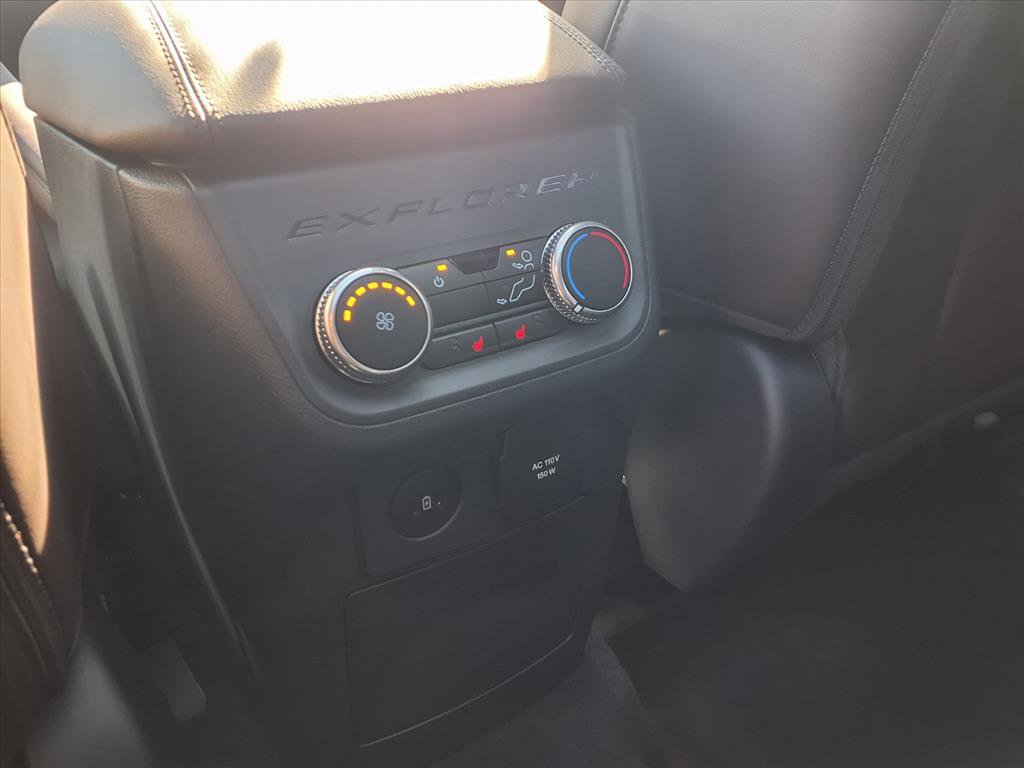 2025 Ford Explorer Platinum photo 9
