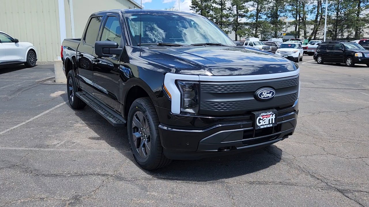 2025 Ford F-150 Lightning photo 16