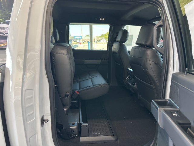 2025 Ford F-150 XLT photo 32