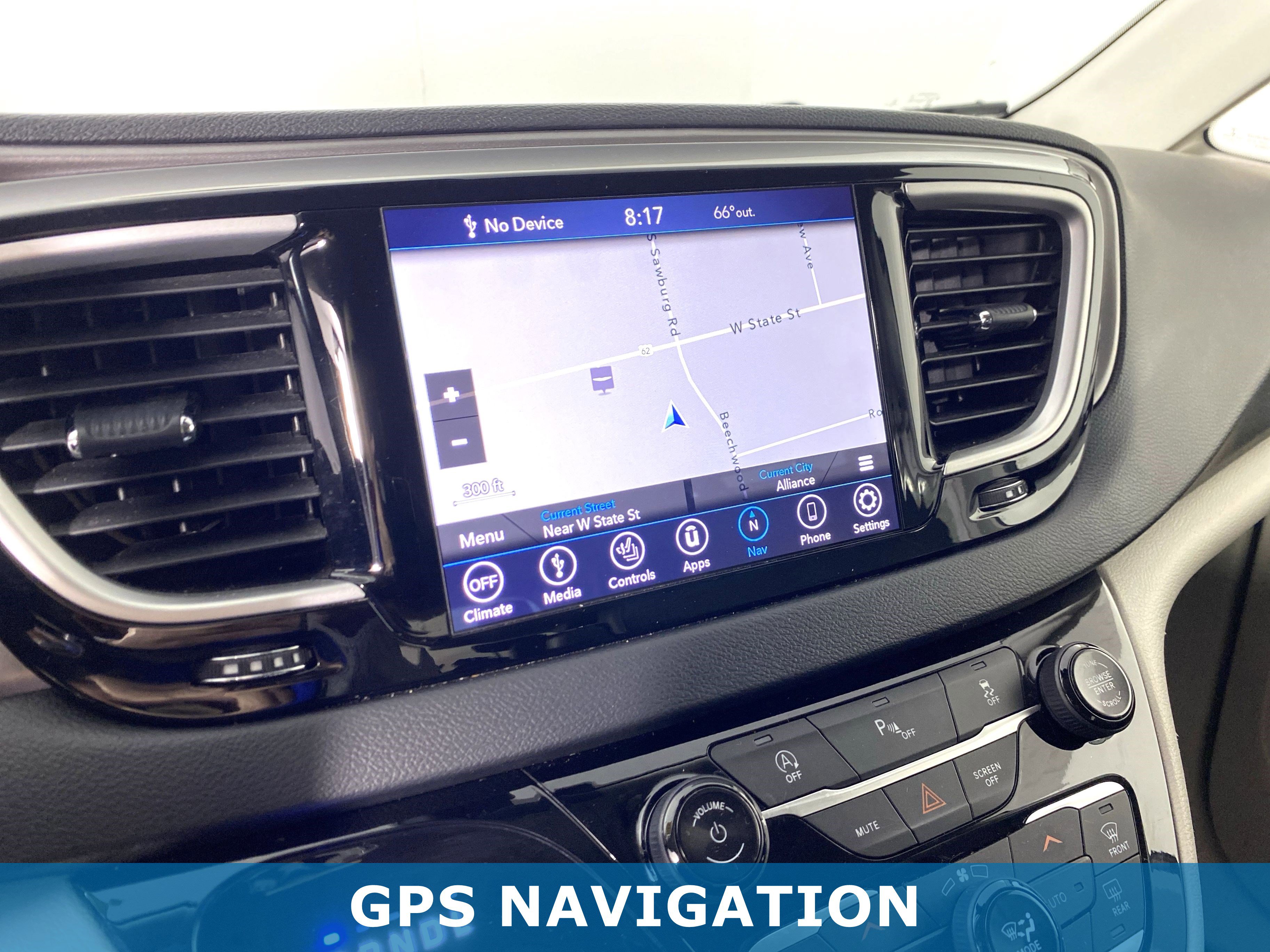 2020 Chrysler Pacifica Touring Plus photo 2