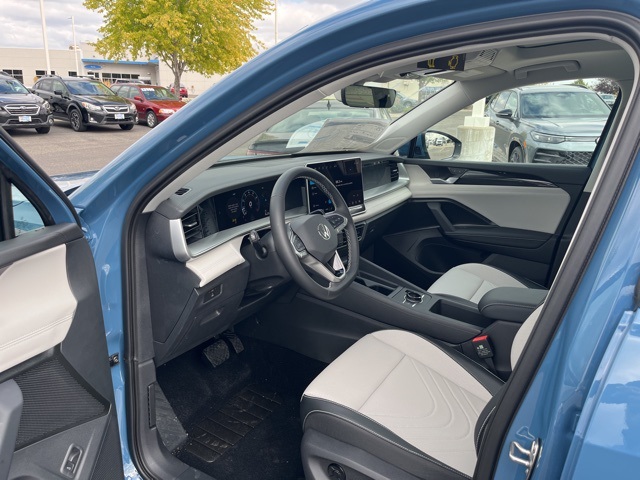 2025 Volkswagen Tiguan SE photo 9
