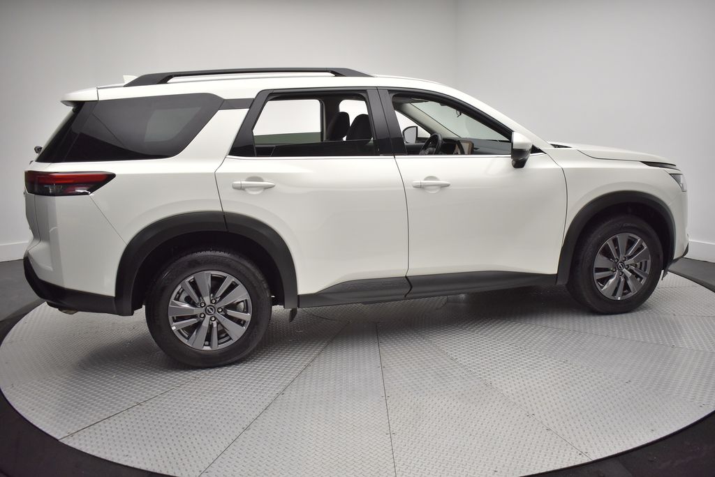 2025 Nissan Pathfinder SV photo 4