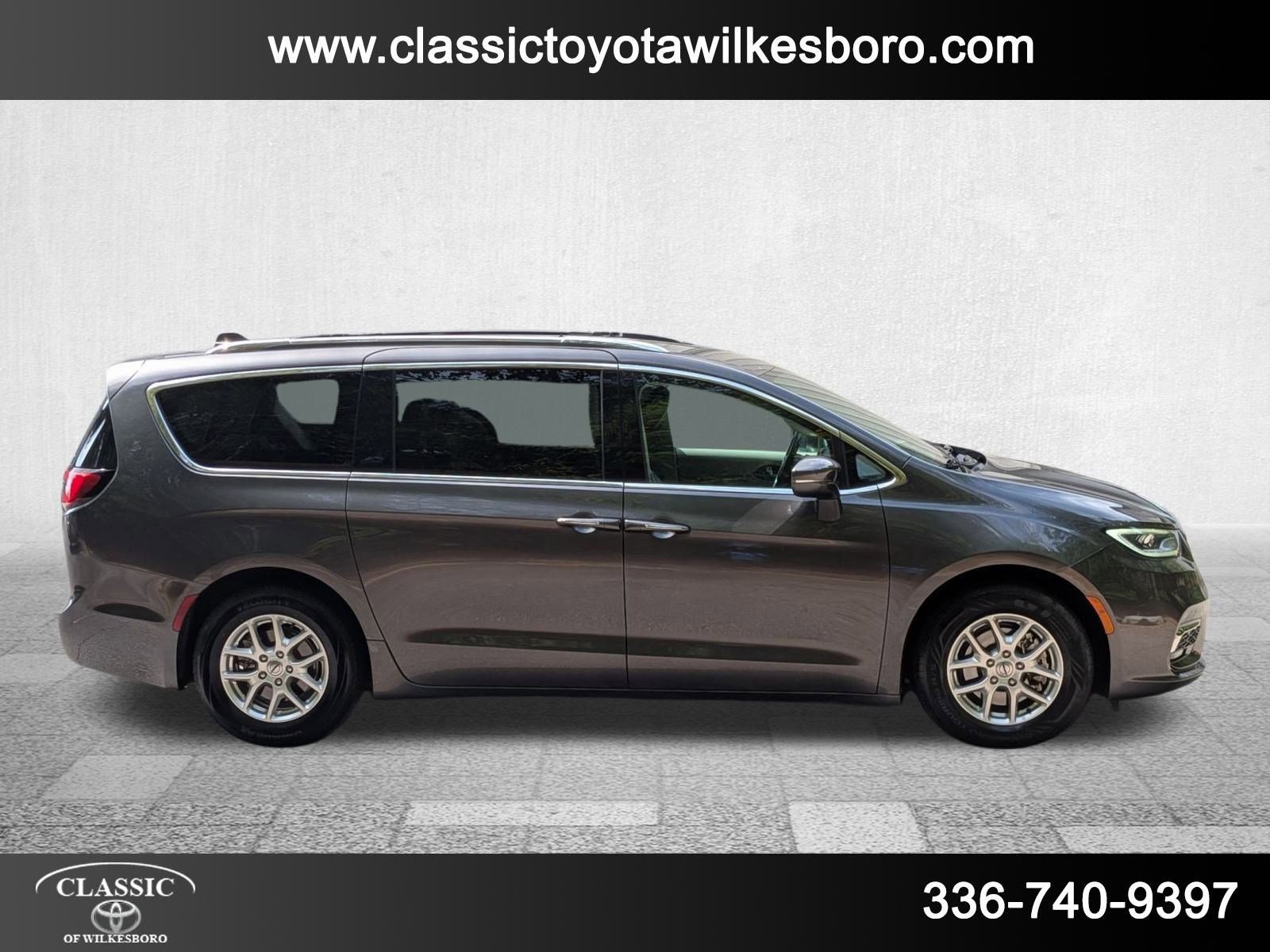 2021 Chrysler Pacifica Touring L photo 4