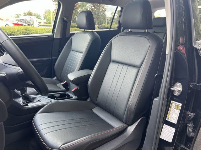 2024 Volkswagen Tiguan Wolfsburg Edition photo 2