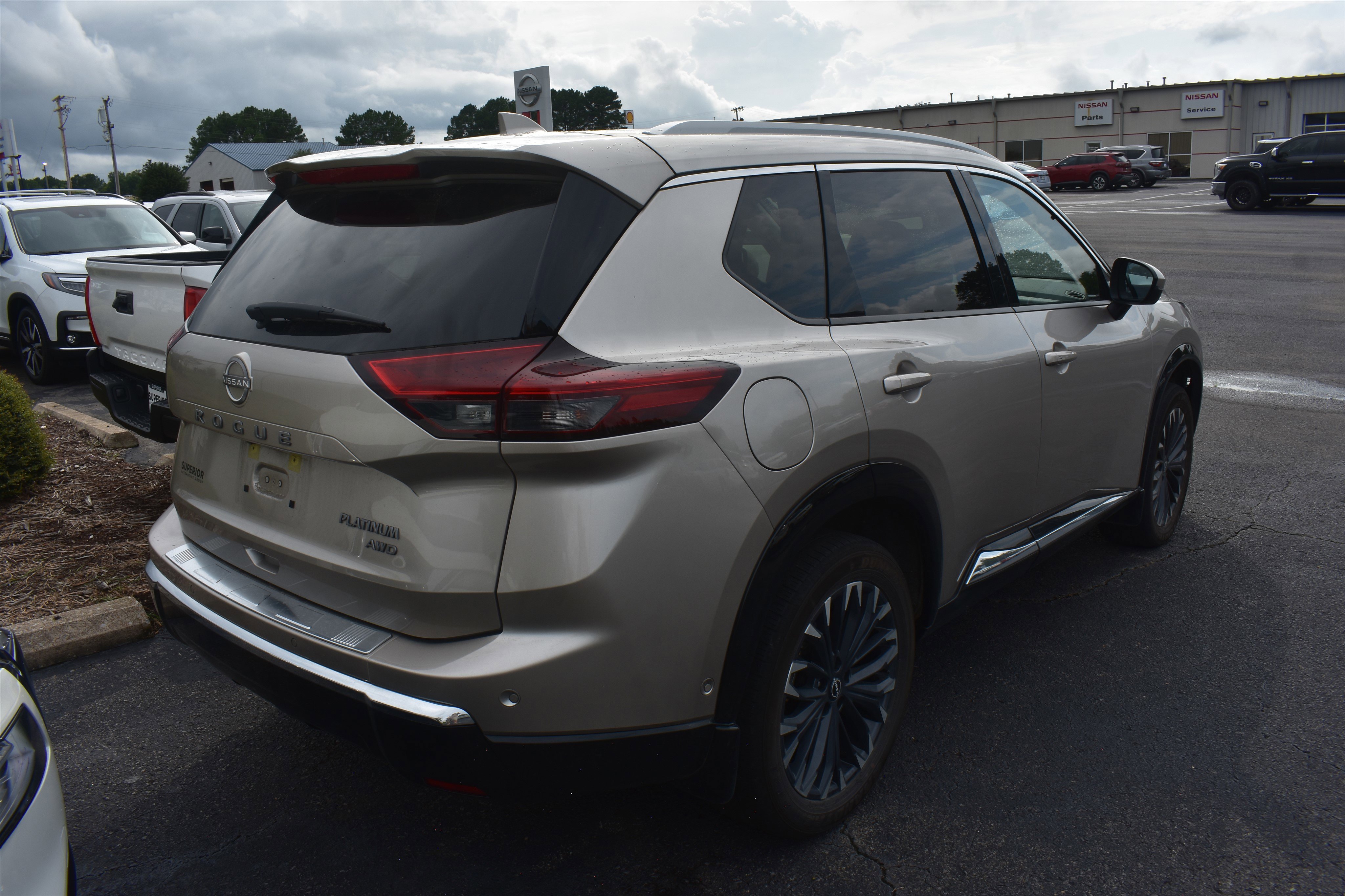 2024 Nissan Rogue Platinum photo 3