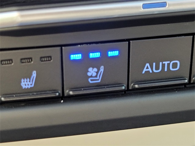 2023 Toyota Sienna Platinum photo 25