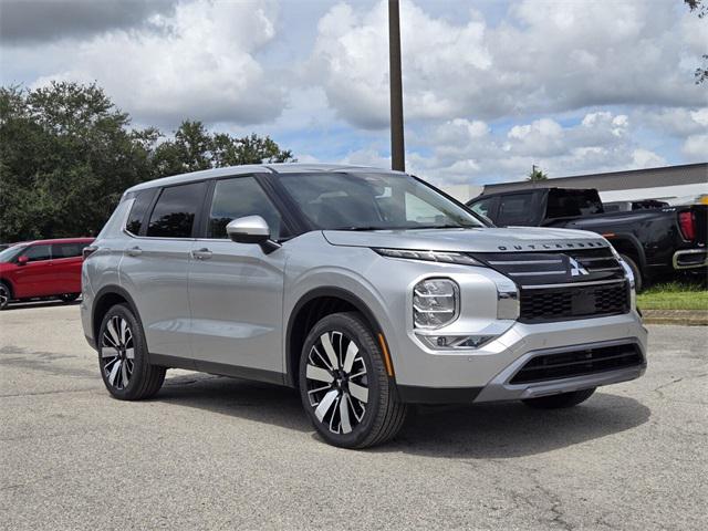 2025 Mitsubishi Outlander SE's photo