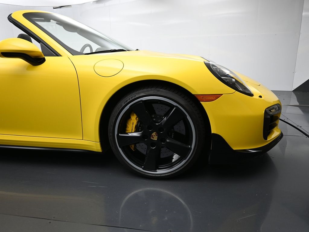 2016 Porsche 911 Turbo S photo 18