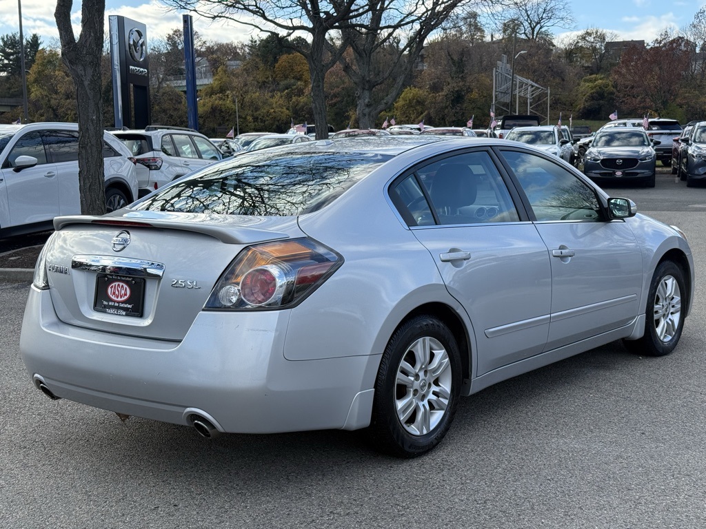 2010 Nissan Altima 2.5 SL photo 2