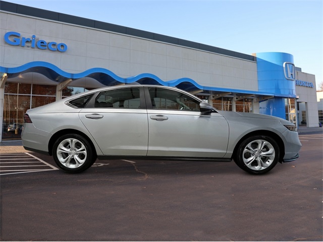 2025 Honda Accord LX photo 4