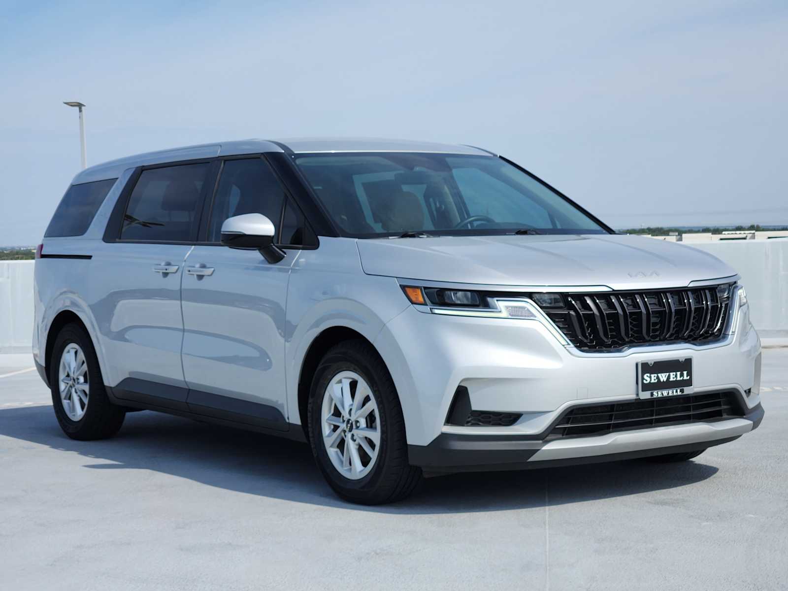 2022 Kia Carnival LXS photo 3