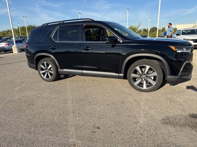 2023 Honda Pilot Touring photo 2