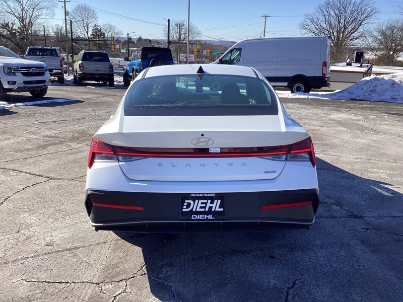 2025 Hyundai Elantra Hybrid Blue photo 6
