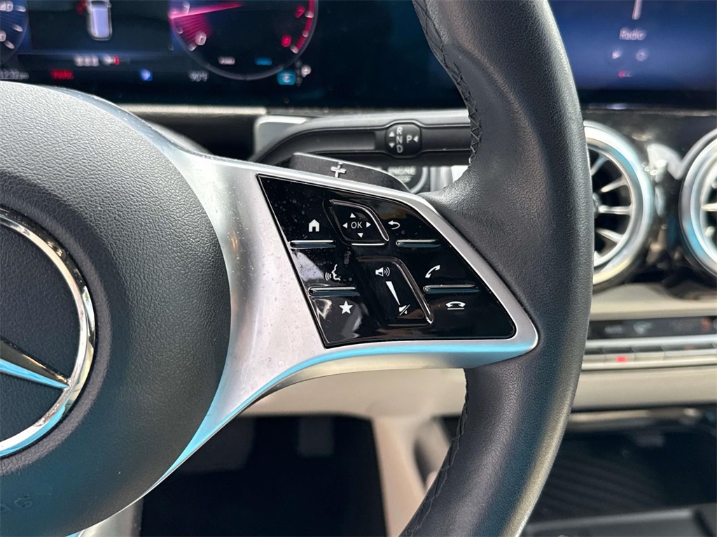 2025 Mercedes Benz GLB 250 photo 22