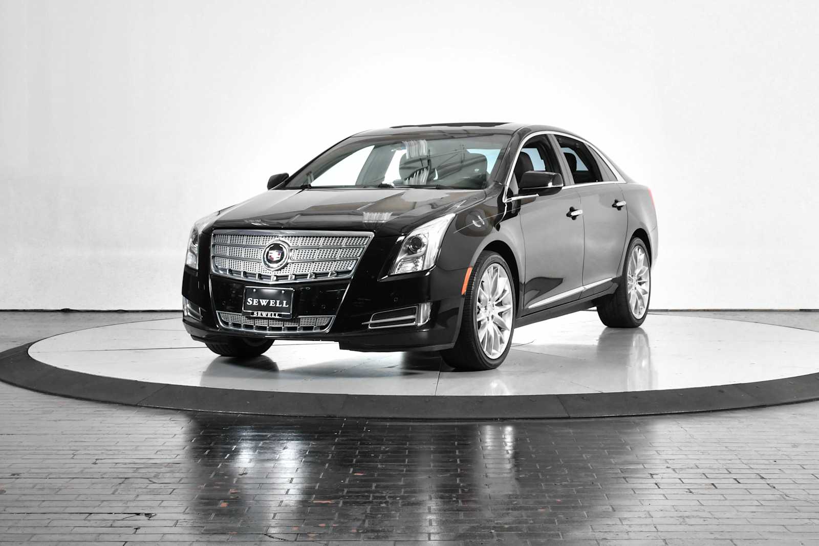 2013 Cadillac XTS Platinum Collection's photo