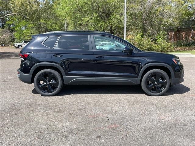 2025 Volkswagen Taos SE photo 2